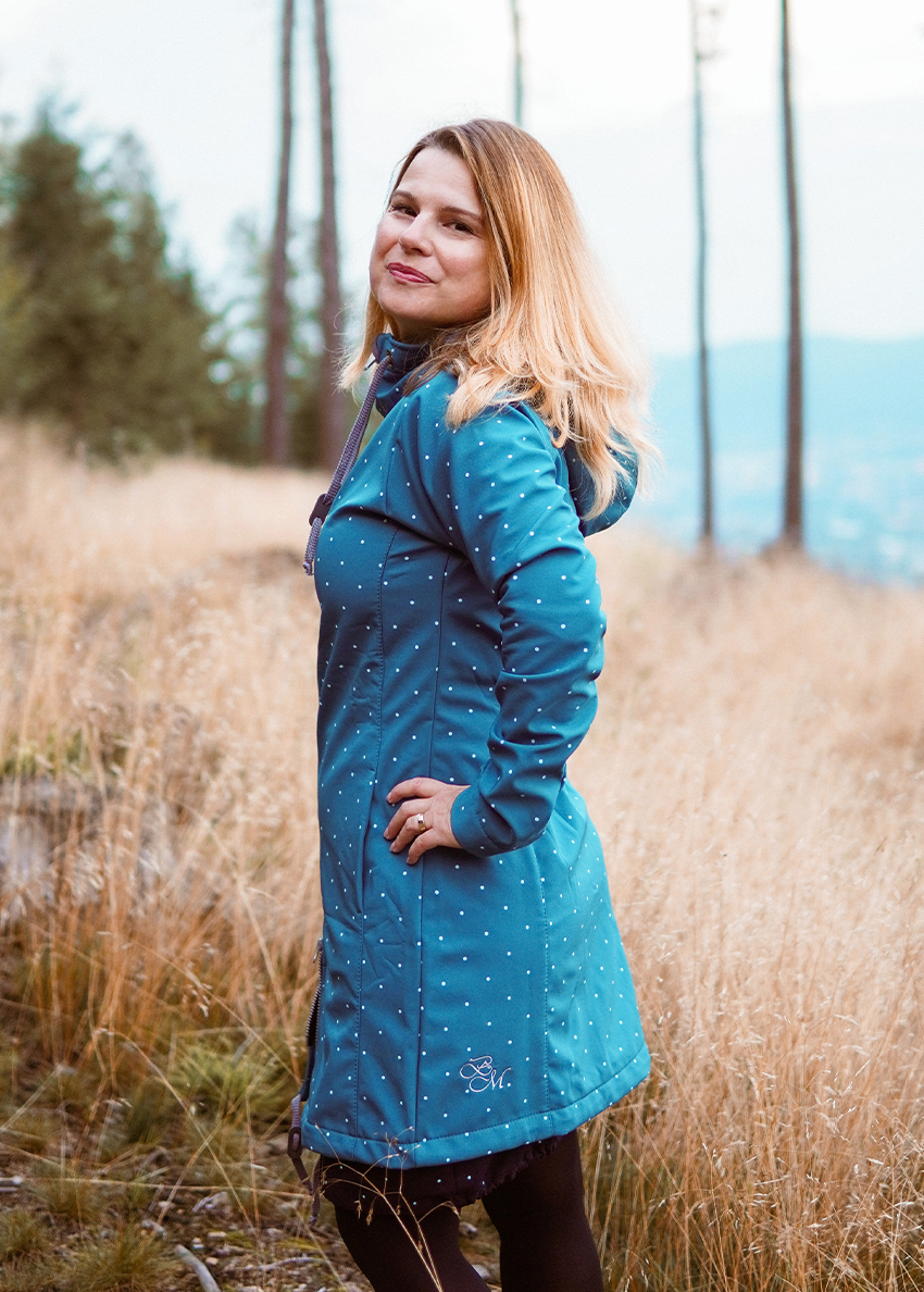 Áčkový kabát v barevné variantě